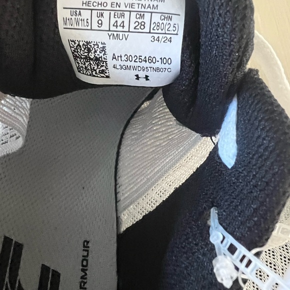 NWT: Under Armour Unisex Adult-Kick Distance 4 Track Spikes white M 10/ W 11.5 - Picture 5 of 7